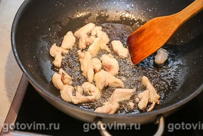 Спрінг роли з куркою і овочами (овочами) Спрінг роли з куркою і овочами