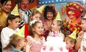 Сценарій дитячого дня народження, проведеного будинку, ми робимо свято краще!