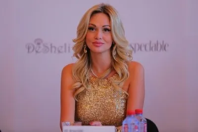 Суперіческіе зачіски Вікторія Лопирьова на довге волосся фото добірка (зачіски) Суперіческіе зачіски Вікторія Лопирьова на довге волосся фото добірка