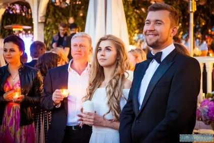 Весілля Іллі та олени бризки шампанського (декоратор) Весілля Іллі та олени бризки шампанського