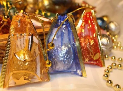 Сувенір з сюрпризом горішки з передбаченнями і побажаннями (сюрпризом) Сувенір з сюрпризом горішки з передбаченнями і побажаннями