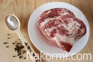 Свиняча шийка, запечена в духовці в рукаві рецепт з фото