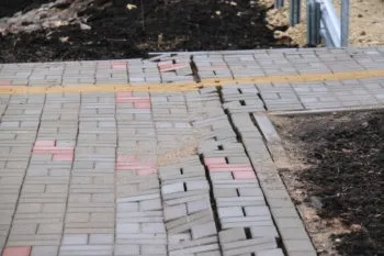 Технологія укладання тротуарної плитки у дворі приватного будинку
