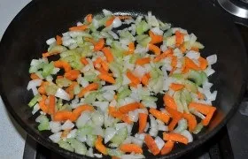 Тушкована картопля з курячими потрошками - покроковий фоторецепт (субпродукти птиці) Тушкована картопля з курячими потрошками - покроковий фоторецепт