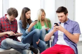 Вчені чим більше у людини друзів в мережі, тим більше він самотній