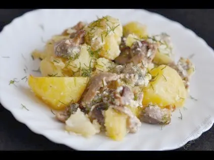 Тушкована картопля з курячими потрошками (сердечка) Тушкована картопля з курячими потрошками