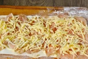 Равлики з листкового тіста з куркою і сиром - прості рецепти (равлики) Равлики з листкового тіста з куркою і сиром - прості рецепти