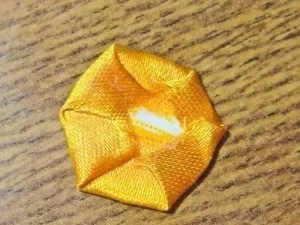 Уроки для початківців по створенню пелюсток канзаші (створення) Уроки для початківців по створенню пелюсток канзаші