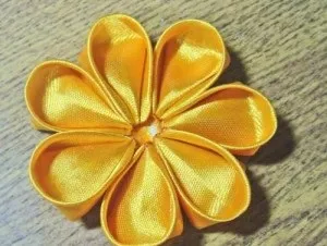Уроки для початківців по створенню пелюсток канзаші (створення) Уроки для початківців по створенню пелюсток канзаші