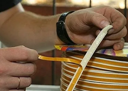 Ущільнювачі для вхідних дверей критерії вибору, види і способи установки (двері) Ущільнювачі для вхідних дверей критерії вибору, види і способи установки