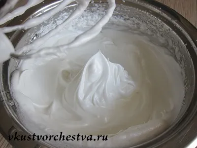 Вертикальний торт букет бузку