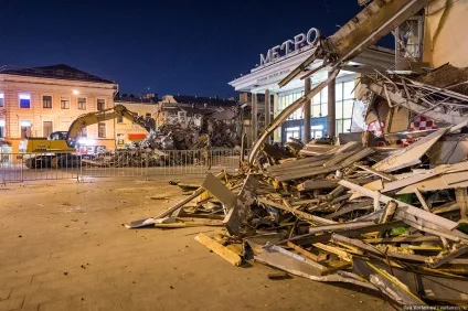 У Москві масово зносять дрібні торгові павільйони (масово) У Москві масово зносять дрібні торгові павільйони