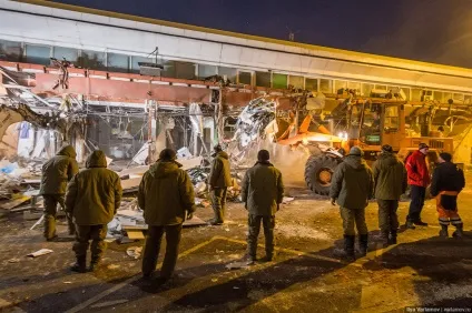 У Москві масово зносять дрібні торгові павільйони (масово) У Москві масово зносять дрібні торгові павільйони
