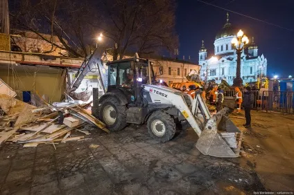 У Москві масово зносять дрібні торгові павільйони (москві) У Москві масово зносять дрібні торгові павільйони