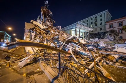 У Москві масово зносять дрібні торгові павільйони (масово) У Москві масово зносять дрібні торгові павільйони