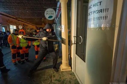 У Москві масово зносять дрібні торгові павільйони (зносять) У Москві масово зносять дрібні торгові павільйони