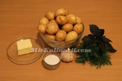 Смачний молода картопля з часником і кропом