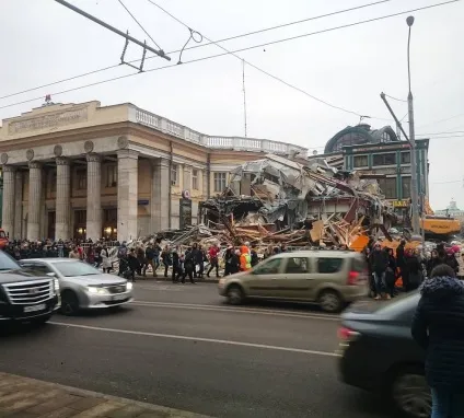 У Москві масово зносять дрібні торгові павільйони (зносять) У Москві масово зносять дрібні торгові павільйони