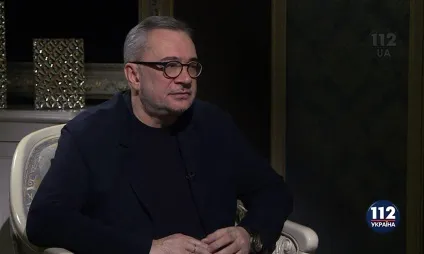 Я ставлюся до класу артистів, які хотіли б бути якнайдалі від влади (які) Я ставлюся до класу артистів, які хотіли б бути якнайдалі від влади