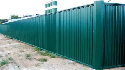 Огорожа з профнастилу своїми руками з фундаментом і з заглибленими в грунт стовпчиками (паркан) Огорожа з профнастилу своїми руками з фундаментом і з заглибленими в грунт стовпчиками