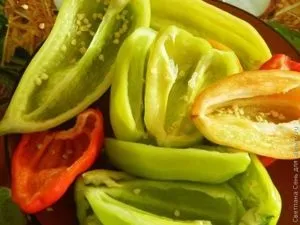 Запечена перець з картоплею і м'ясом (закуска) Запечена перець з картоплею і м'ясом