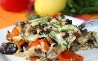 Запечені баклажани з грибами