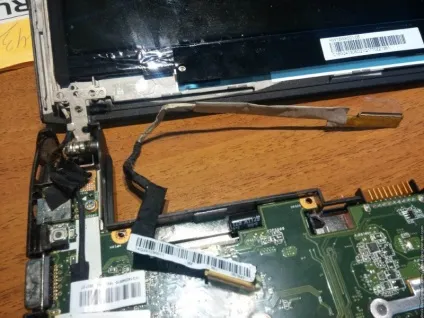 Заміна шлейфу матриці ноутбука asus u36g