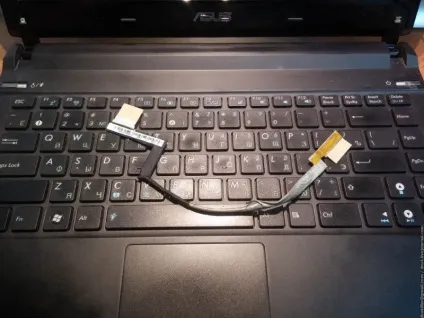 Заміна шлейфу матриці ноутбука asus u36g