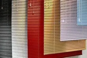 Жалюзі горизонтальні з різних матеріалів, їх переваги і недоліки