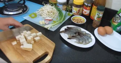 Смажена локшина по-тайськи з креветками - покроковий рецепт з фото (креветками) Смажена локшина по-тайськи з креветками - покроковий рецепт з фото