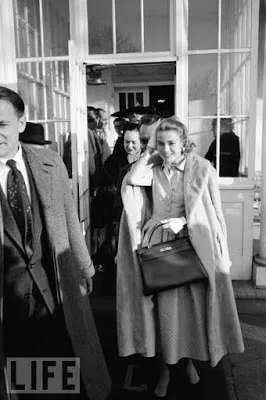 105 Ідей від hermes, як пов'язати шовкову хустку, serafima dvoretskaya (шовковий) 105 Ідей від hermes, як пов'язати шовкову хустку, serafima dvoretskaya