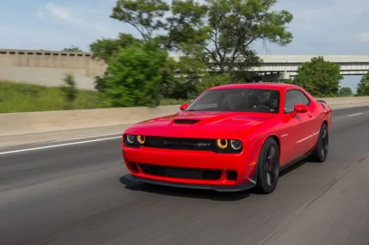 7 Спортивних автомобілів, з якими не кожен впорається (dodge) 7 Спортивних автомобілів, з якими не кожен впорається