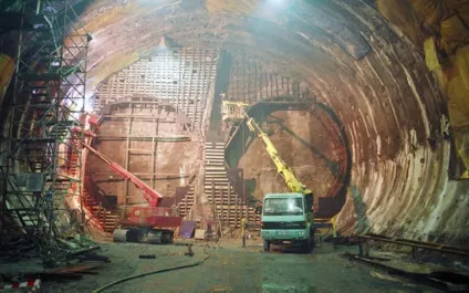 Азія і європа тепер з'єднані підземним тунелем (Протока Босфор є) Азія і європа тепер з'єднані підземним тунелем