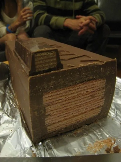 Великий батончик kit kat