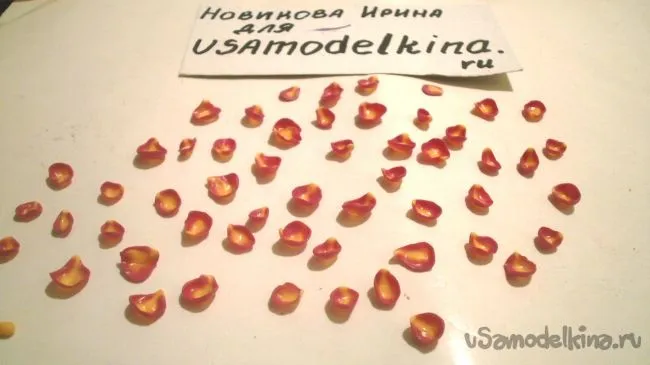 Браслет з півонією з пластики (пластики) Браслет з півонією з пластики