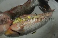 Фарширований карась запечений в духовці