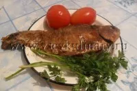 Фарширований карась запечений в духовці