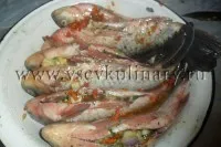 Фарширований карась запечений в духовці