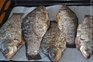 Фаршировані карасі з овочами в духовці (фаршировані карасі в духовці) Фаршировані карасі з овочами в духовці
