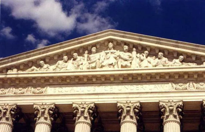 Фриз в архітектурі - це чудова можливість урізноманітнити зовнішній вигляд будівлі (архітектуру) Фриз в архітектурі - це чудова можливість урізноманітнити зовнішній вигляд будівлі