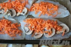 Горбуша з рисом в духовці - готуємо покроково з фото (натерти крупній тертці) Горбуша з рисом в духовці - готуємо покроково з фото