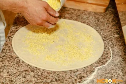 Піца 4 сиру - класичний рецепт з фото приготування в домашніх умовах (приготування піци 4 сиру) Піца 4 сиру - класичний рецепт з фото приготування в домашніх умовах