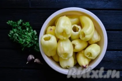 Перці, фаршировані куркою і рисом - рецепт з фото