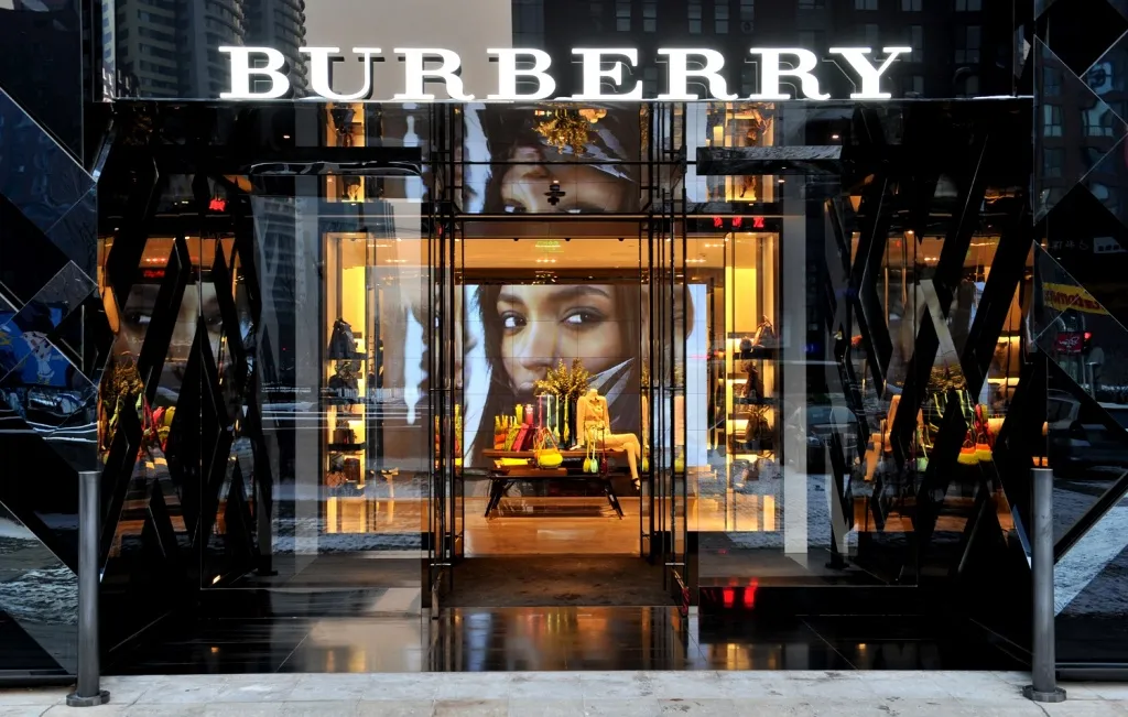 Історія модного будинку burberry