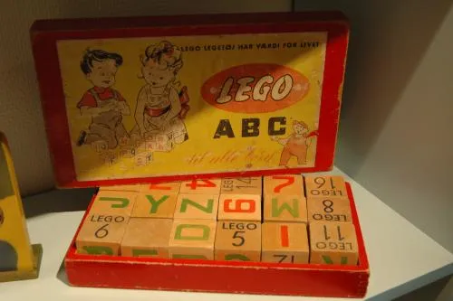 Історія lego