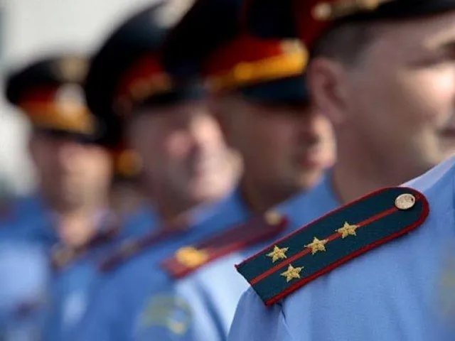 Як називають поліцейських в різних країнах (всіх країнах світу) Як називають поліцейських в різних країнах