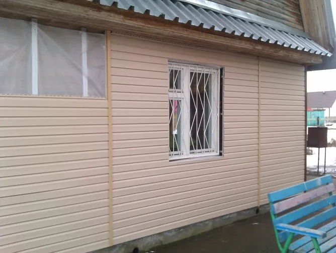 Як змонтувати самостійно сайдинг поверх утеплювача (поверх) Як змонтувати самостійно сайдинг поверх утеплювача