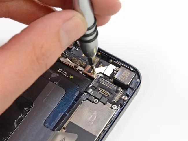 Як прибрати пил на камері смартфона iphone