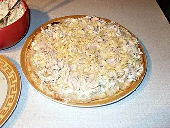 Млинцевий пиріг з куркою і грибами - закуска до святкового столу (грибами) Млинцевий пиріг з куркою і грибами - закуска до святкового столу