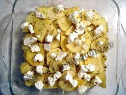 Картопля, запечена в духовці з бринзою (бринзою) Картопля, запечена в духовці з бринзою